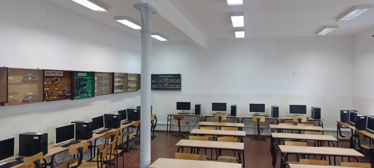 Odświeżona sala lekcyjna czeka na uczniów w ZSZ Rawicz