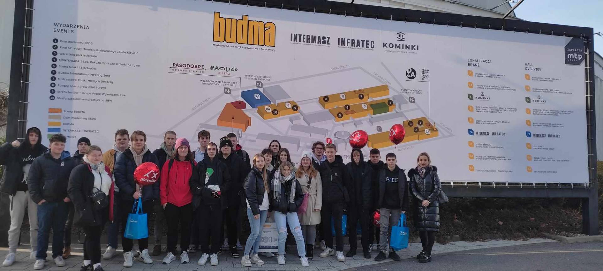 Klasa 3 Technikum Budowlanego uczestniczy wycieczce zawodowej na targi budowlane BUDMA w Poznaniu.