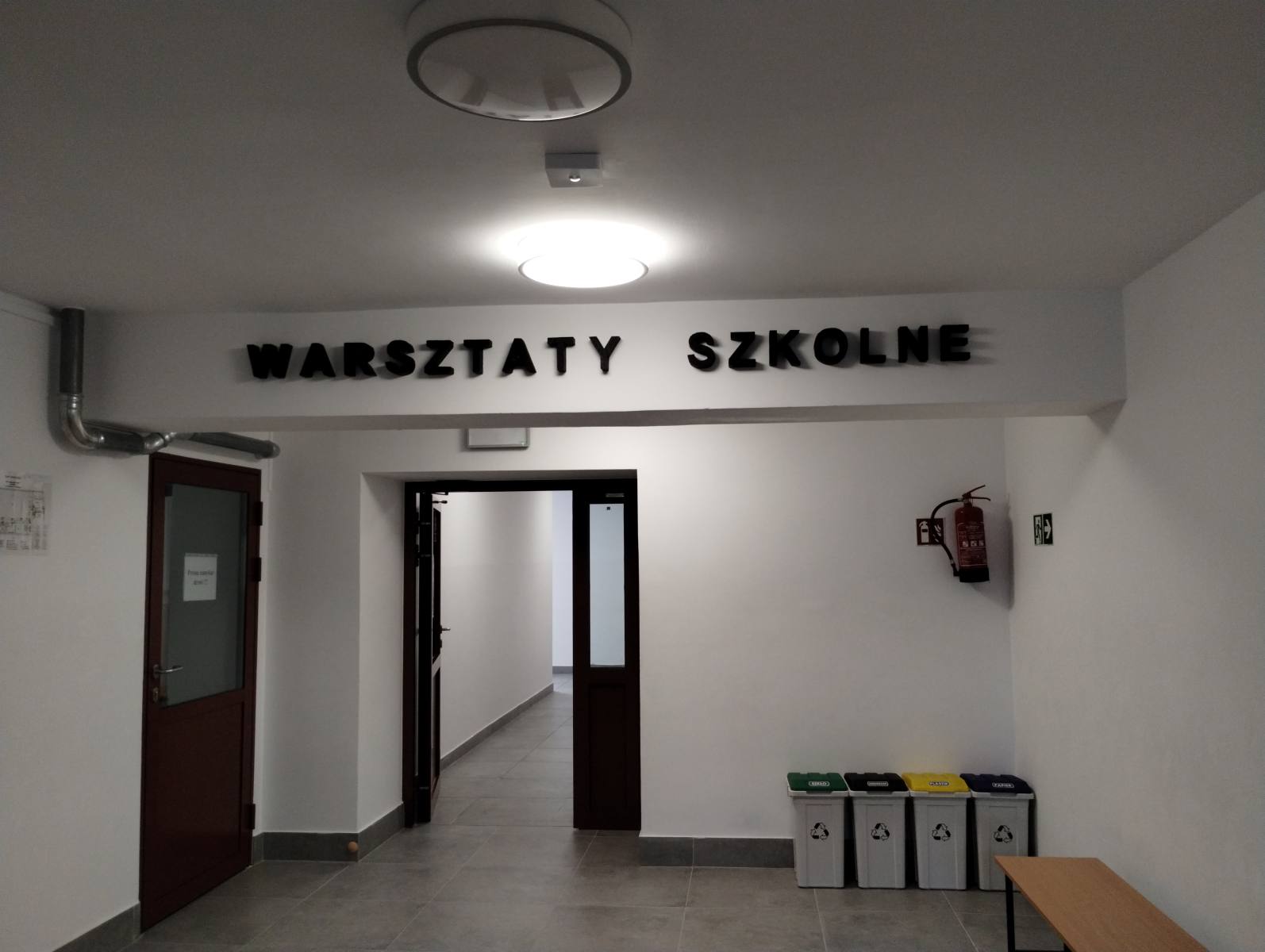 Wakacyjne przemiany, czyli odświeżamy naszą szkołę - remonty 2024