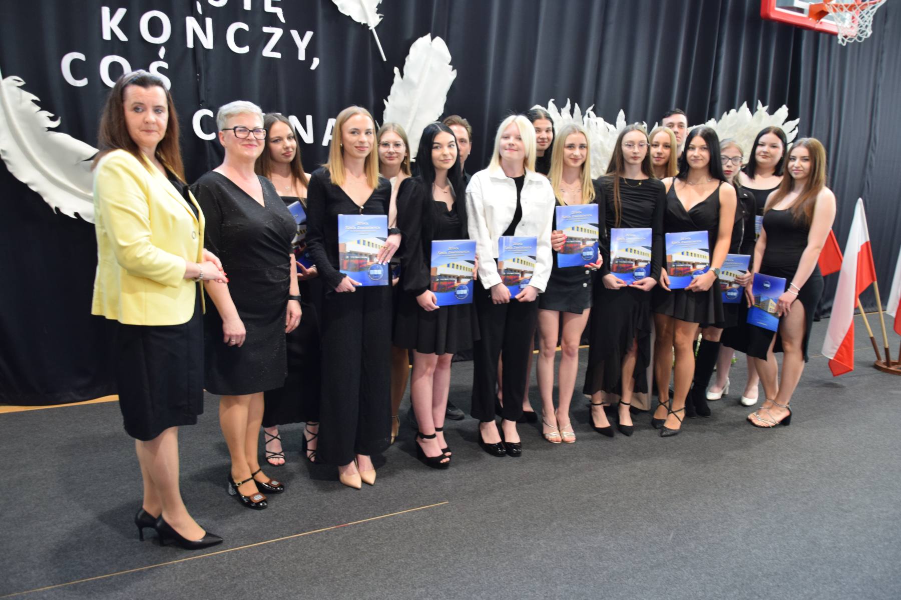 Uroczyste zakończenie nauki przez uczniów Technikum w Rawiczu - 25.04.2025 r. 