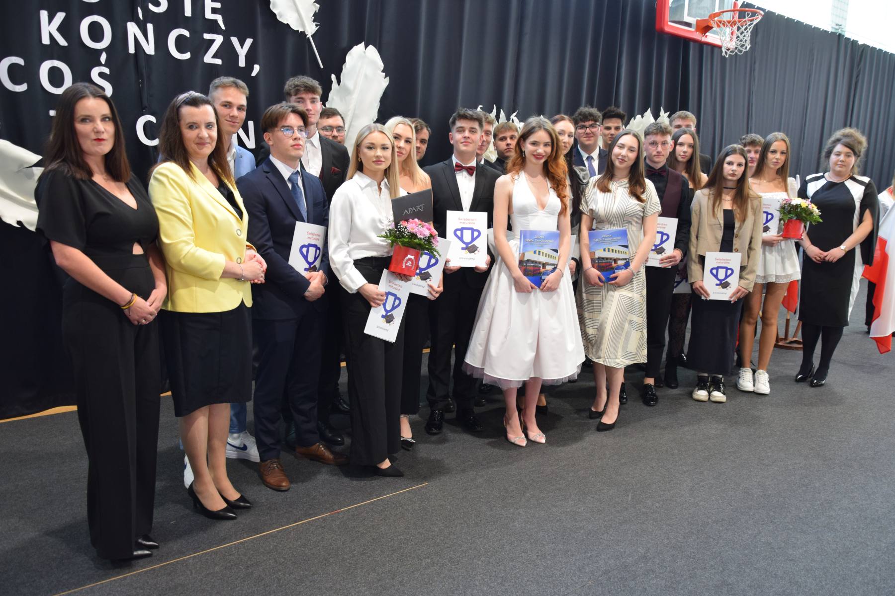 Uroczyste zakończenie nauki przez uczniów Technikum w Rawiczu - 25.04.2025 r. 