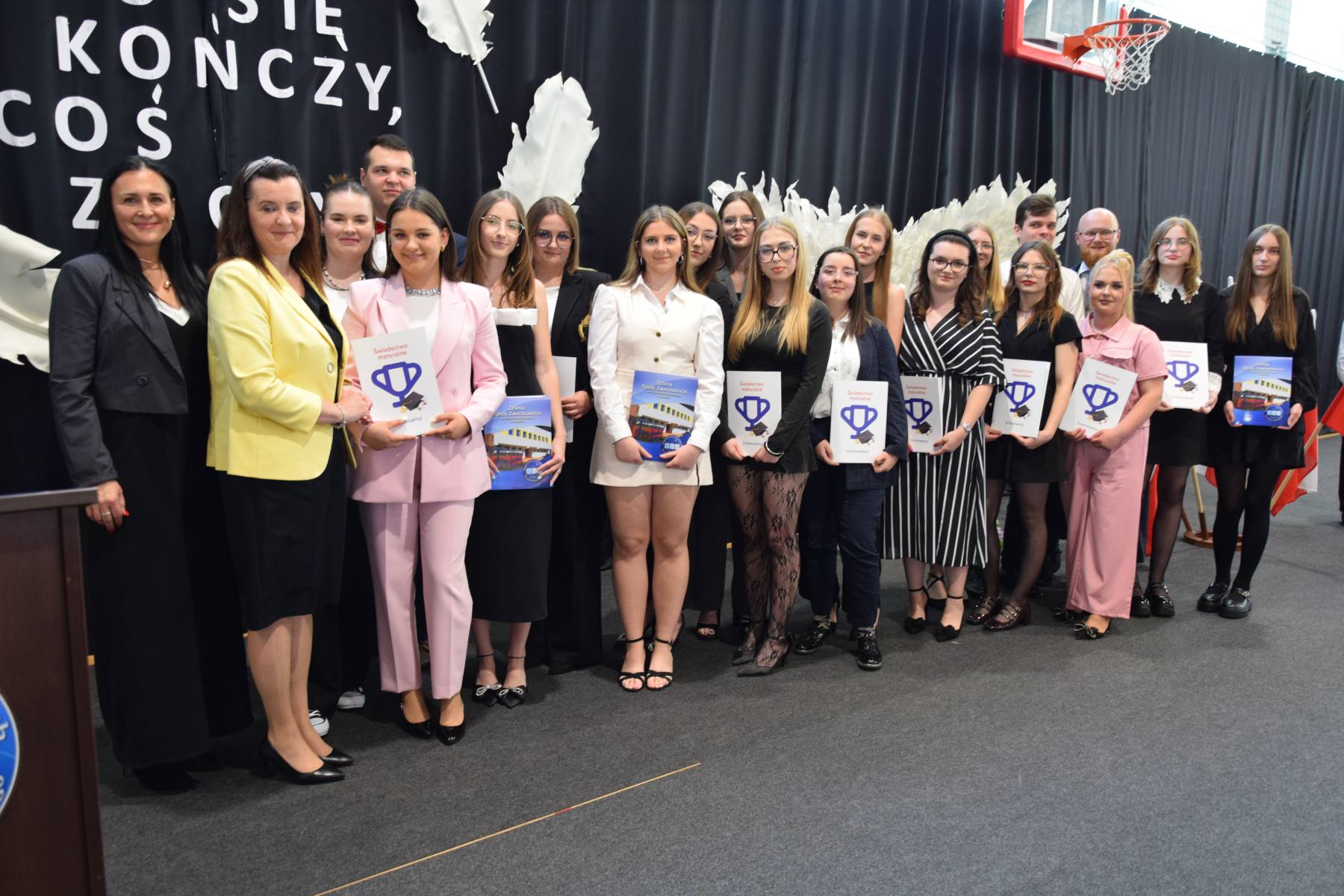 Uroczyste zakończenie nauki przez uczniów Technikum w Rawiczu - 25.04.2025 r. 