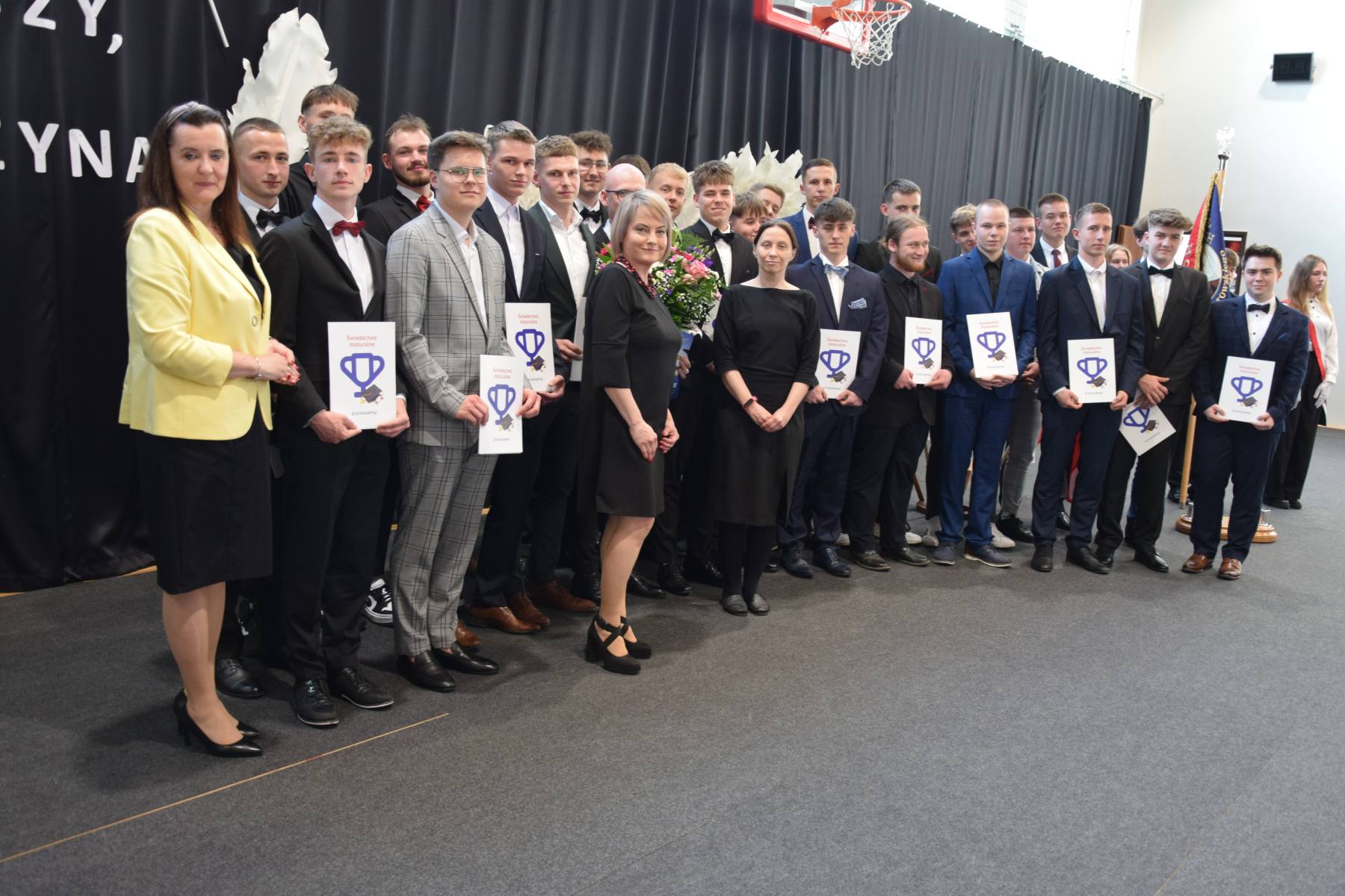 Uroczyste zakończenie nauki przez uczniów Technikum w Rawiczu - 25.04.2025 r. 
