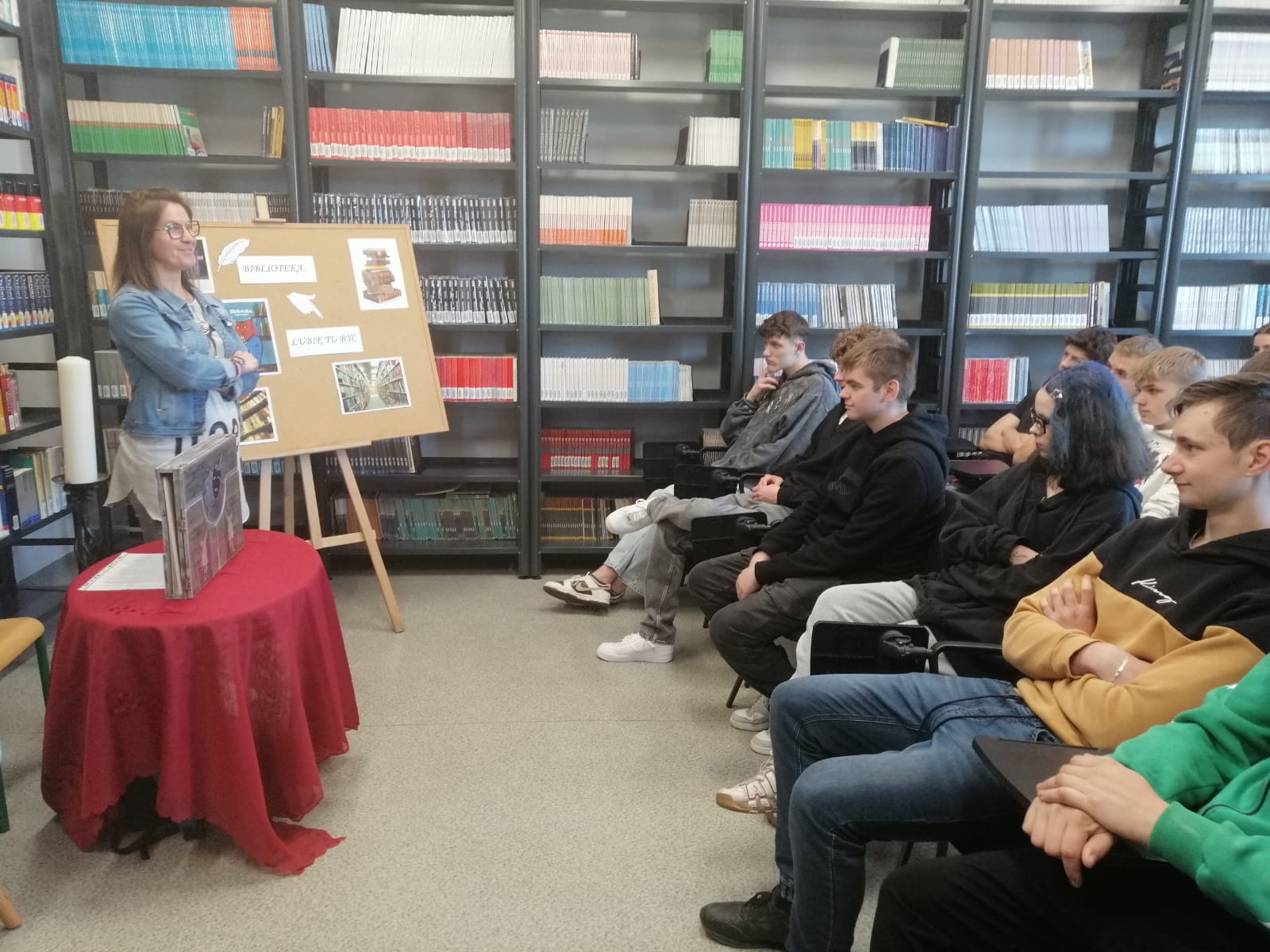 spotkanie z p. Julitą Kruszką - dyrektorką Pedagogicznej Biblioteki Publicznej w Rawiczu
