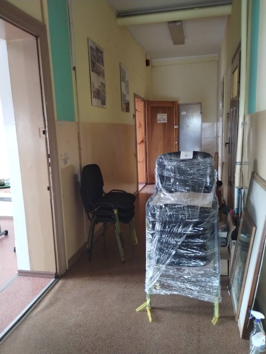 „Nowe pracownie kształcenia zawodowego w szkołach Powiatu Rawickiego – dla rozwoju gospodarczego południowej Wielkopolski” - montaż mebli w pracowniach