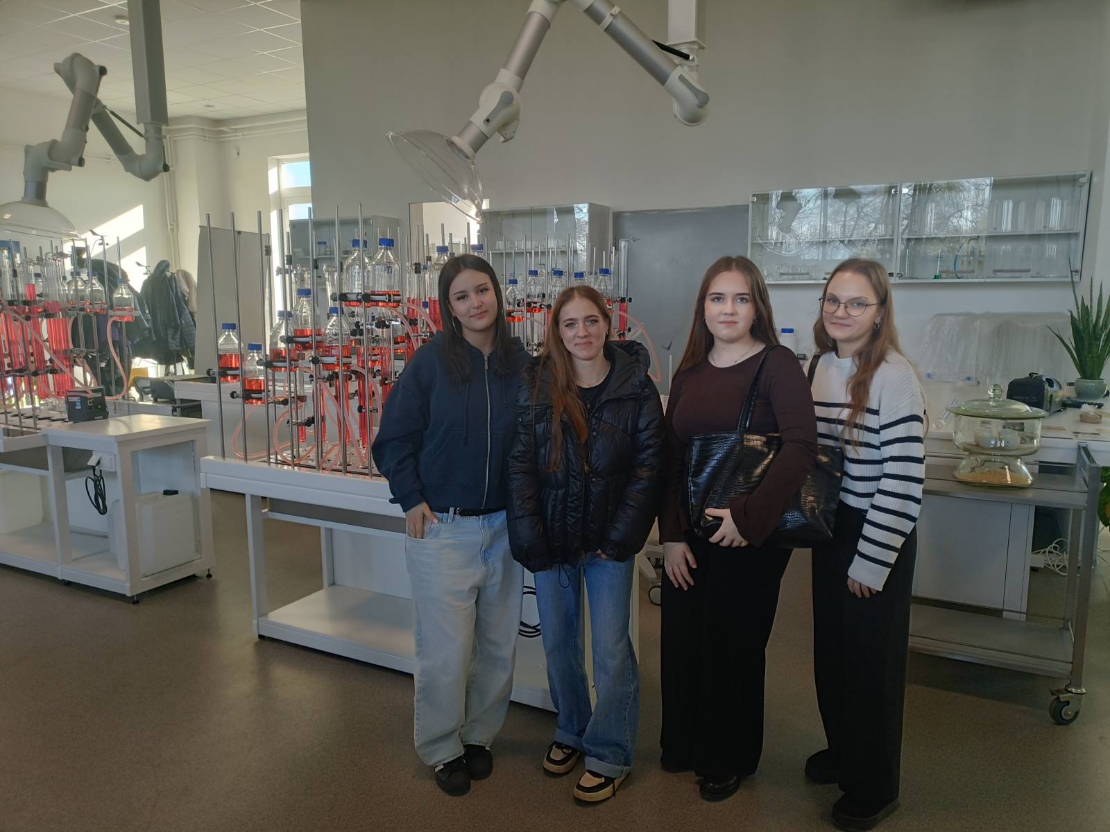 Uczennice naszej szkoły na warsztatach „Zielona Szkoła wodorowa”