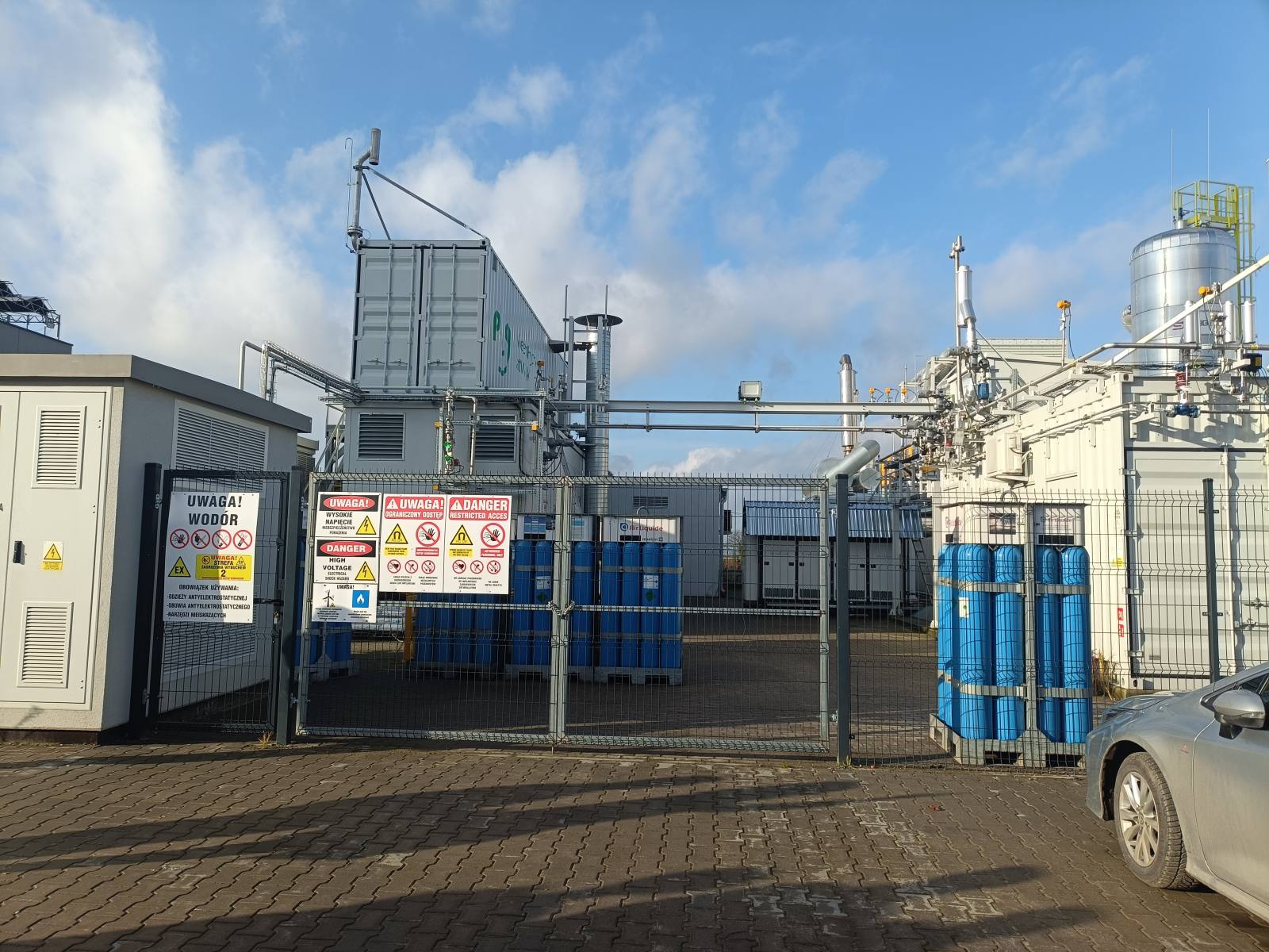 Uczennice naszej szkoły na warsztatach „Zielona Szkoła wodorowa”