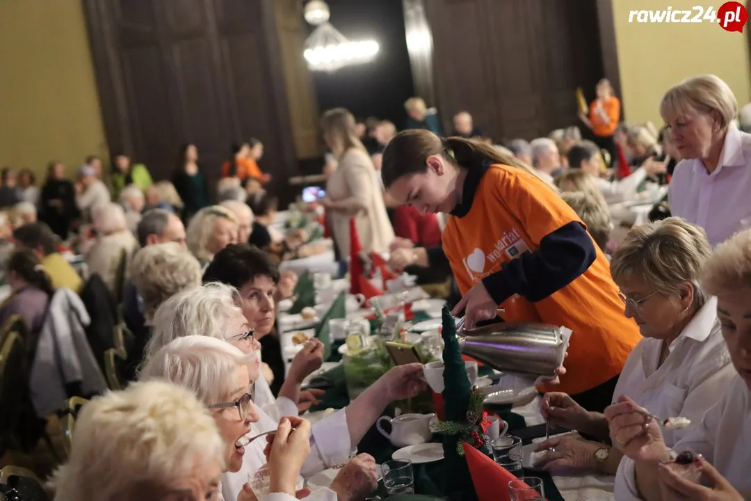 uczniowie Zespołu Szkół Zawodowych w Rawiczu aktywnie włączają się w organizację XVI Gminnego Dnia Osób z Niepełnosprawnościami pod hasłem „Różni, ale Równi”.