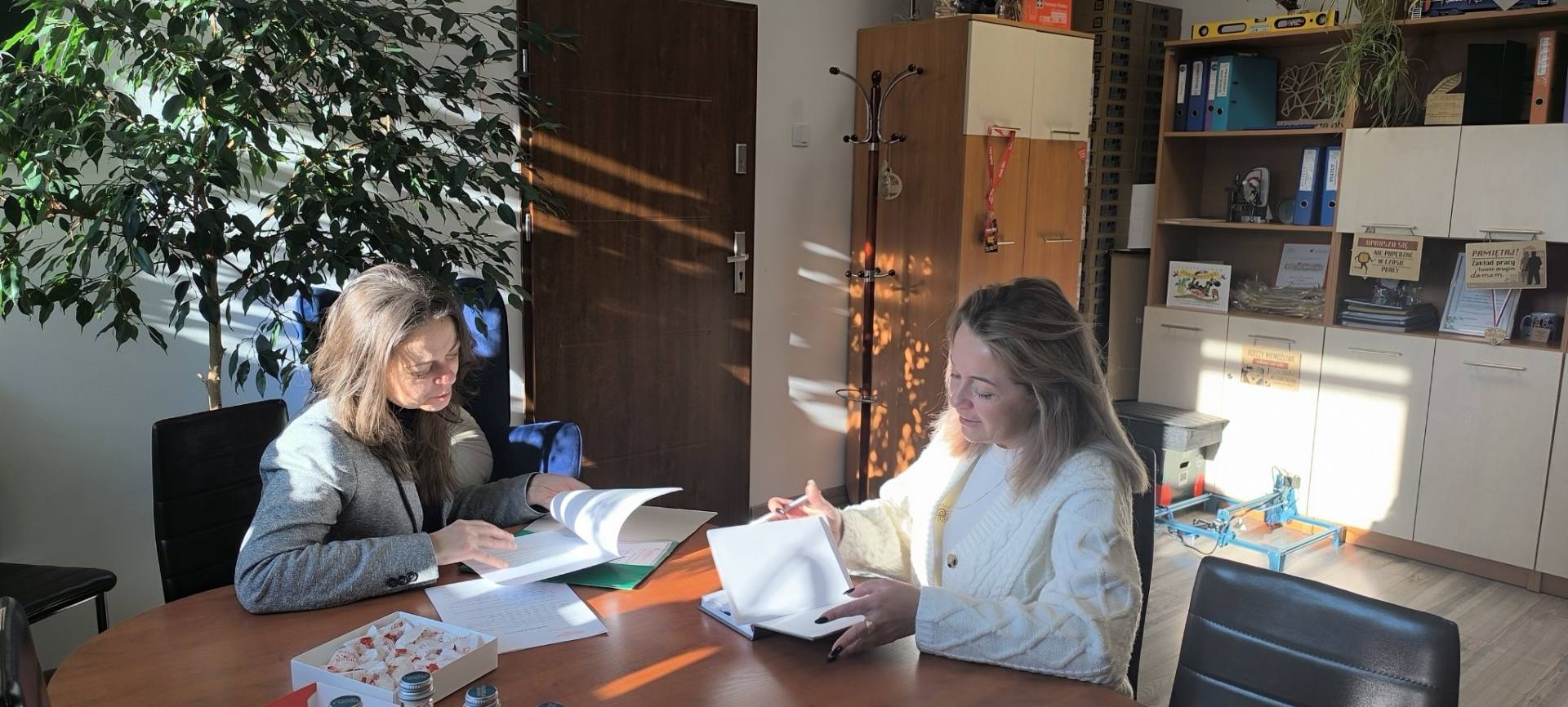 spotkanie Pani dyrektor Darii Jagły z Panią Agnieszką Filipowiak-Dymkiewicz z Powiatowej Stacji Sanitarno-Epidemiologicznej w Rawiczu