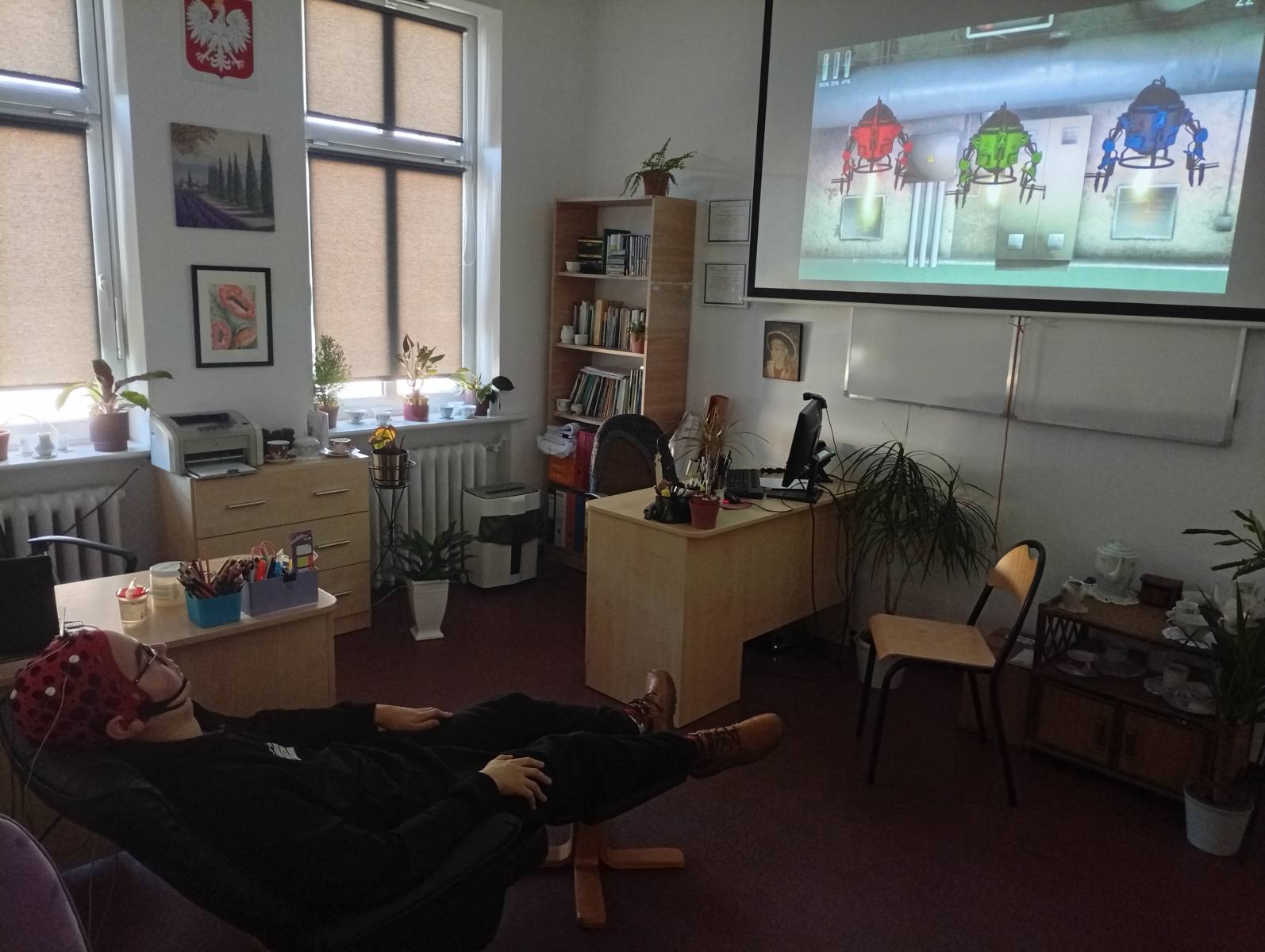 Uczniowie podczas zajęć Biofeedback w Zespole Szkół Zawodowych