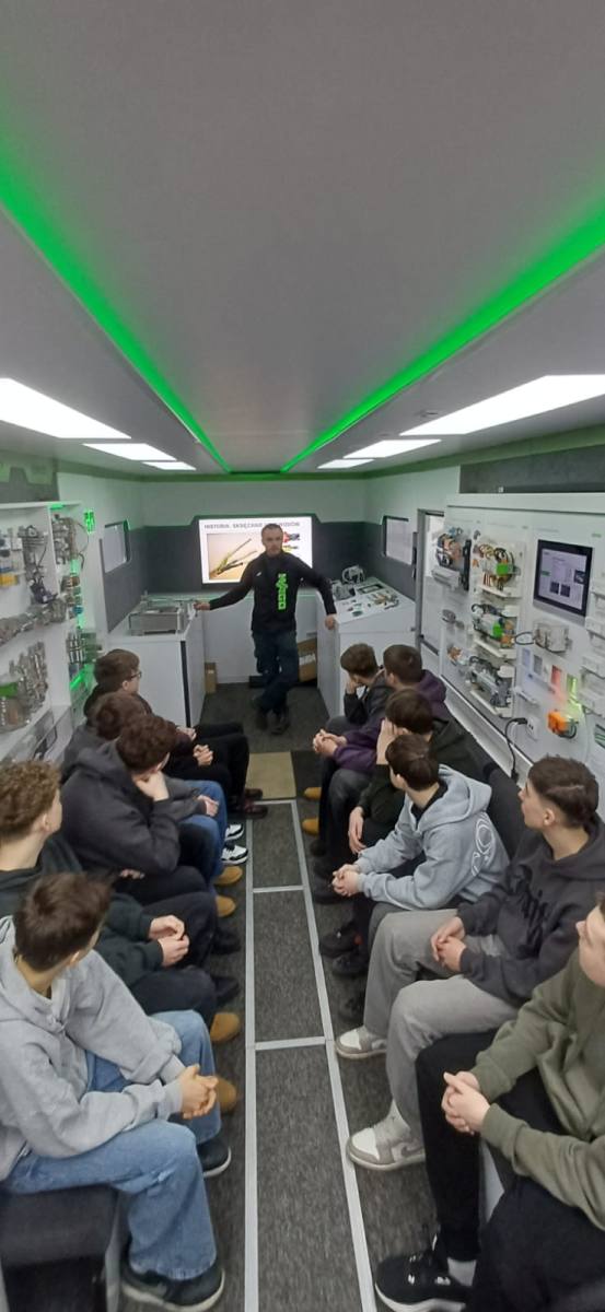 Mobilne laboratoria w busie ,,KLEMENTYNA"