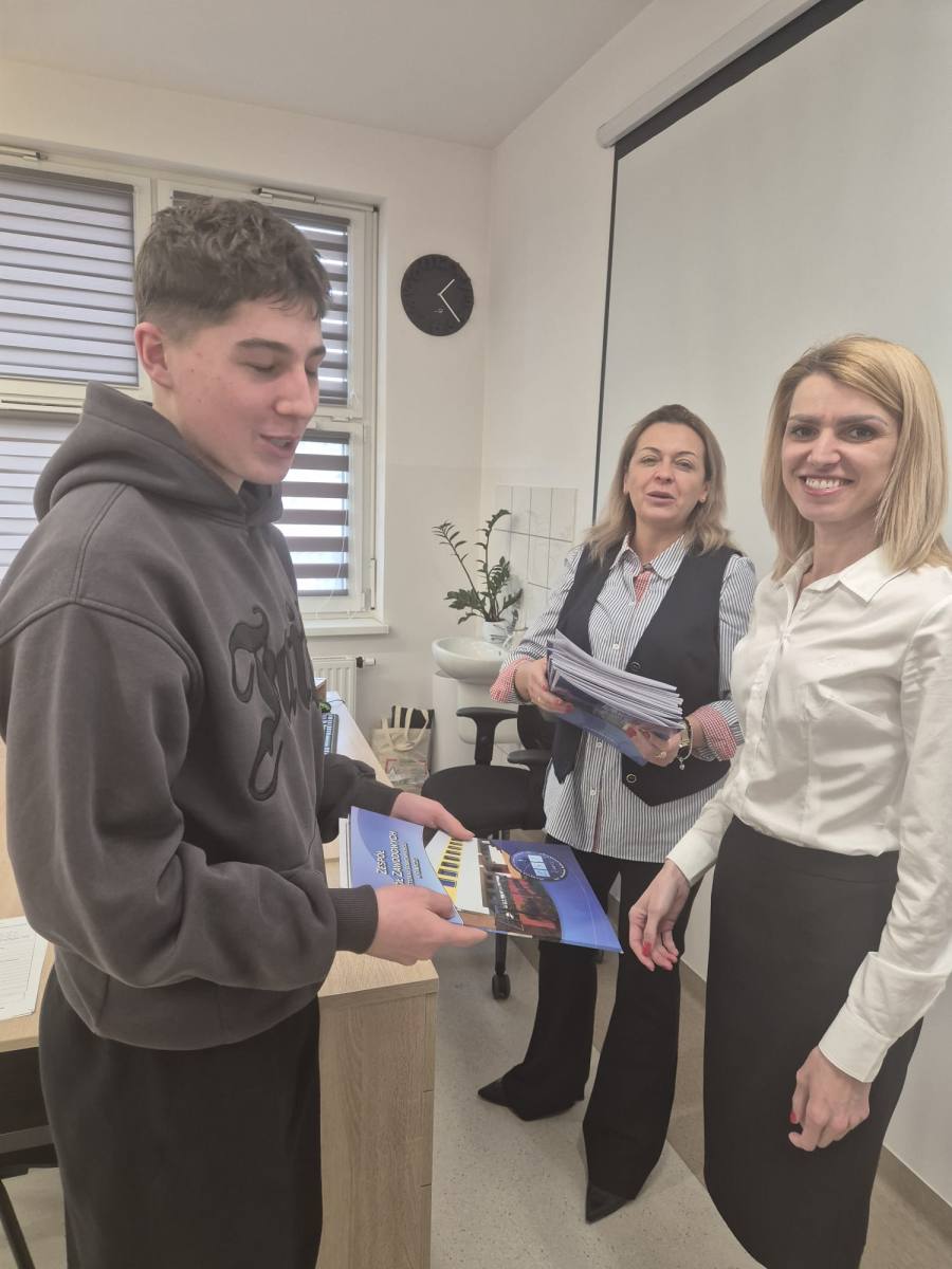 Uczniowie podczas podsumowania szkolenia dla mediatorów