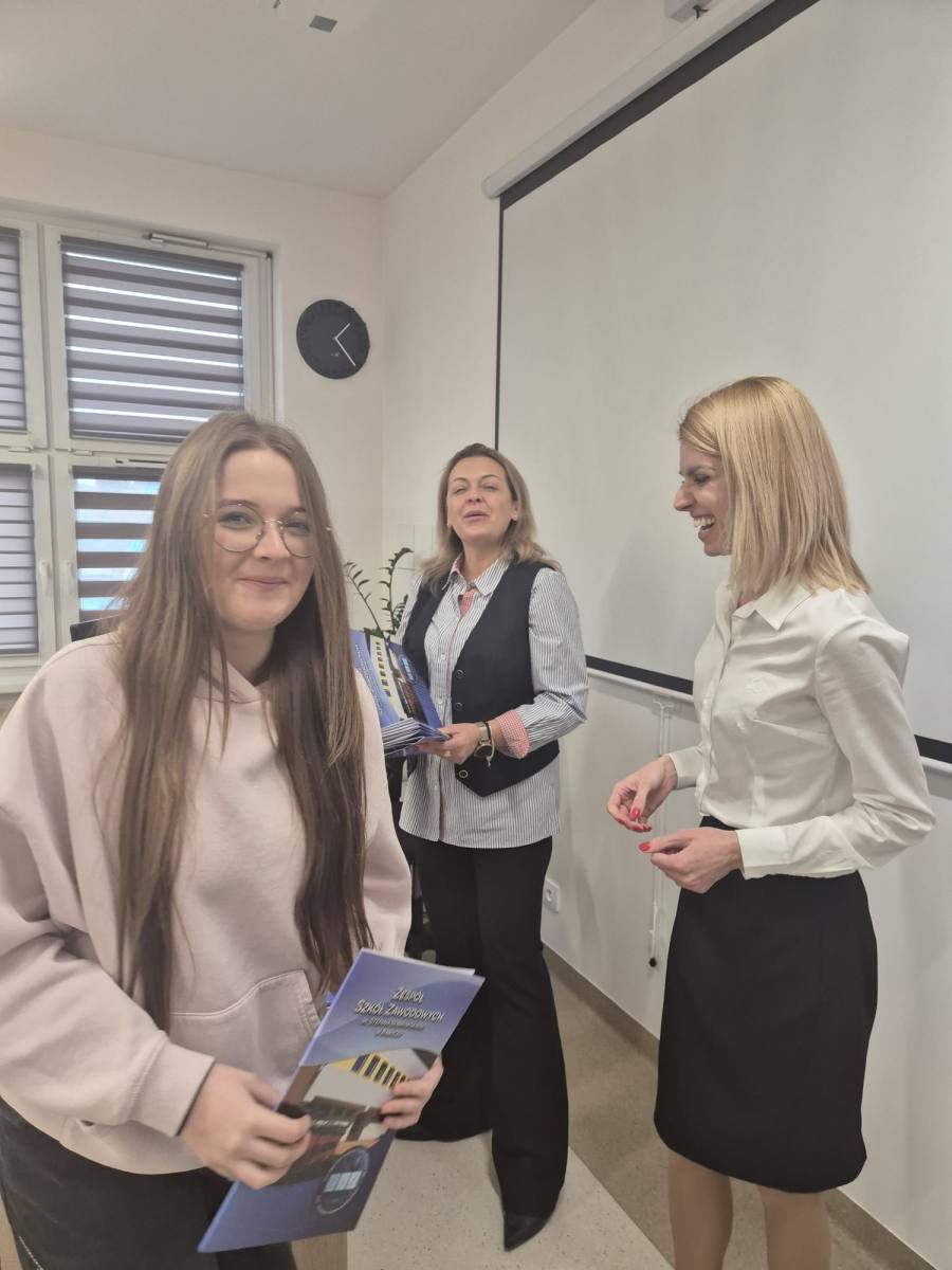 Uczniowie podczas podsumowania szkolenia dla mediatorów