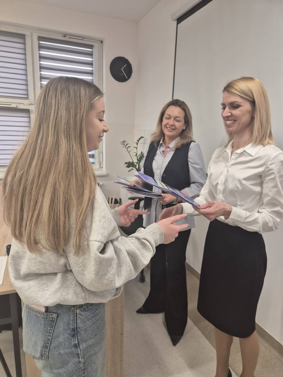 Uczniowie podczas podsumowania szkolenia dla mediatorów