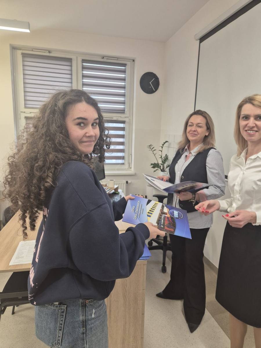 Uczniowie podczas podsumowania szkolenia dla mediatorów