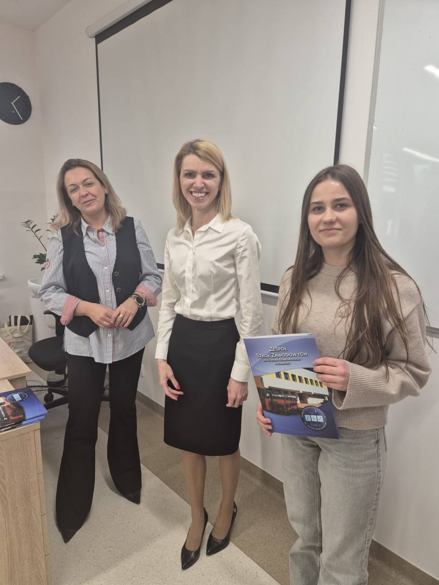 Uczniowie podczas podsumowania szkolenia dla mediatorów