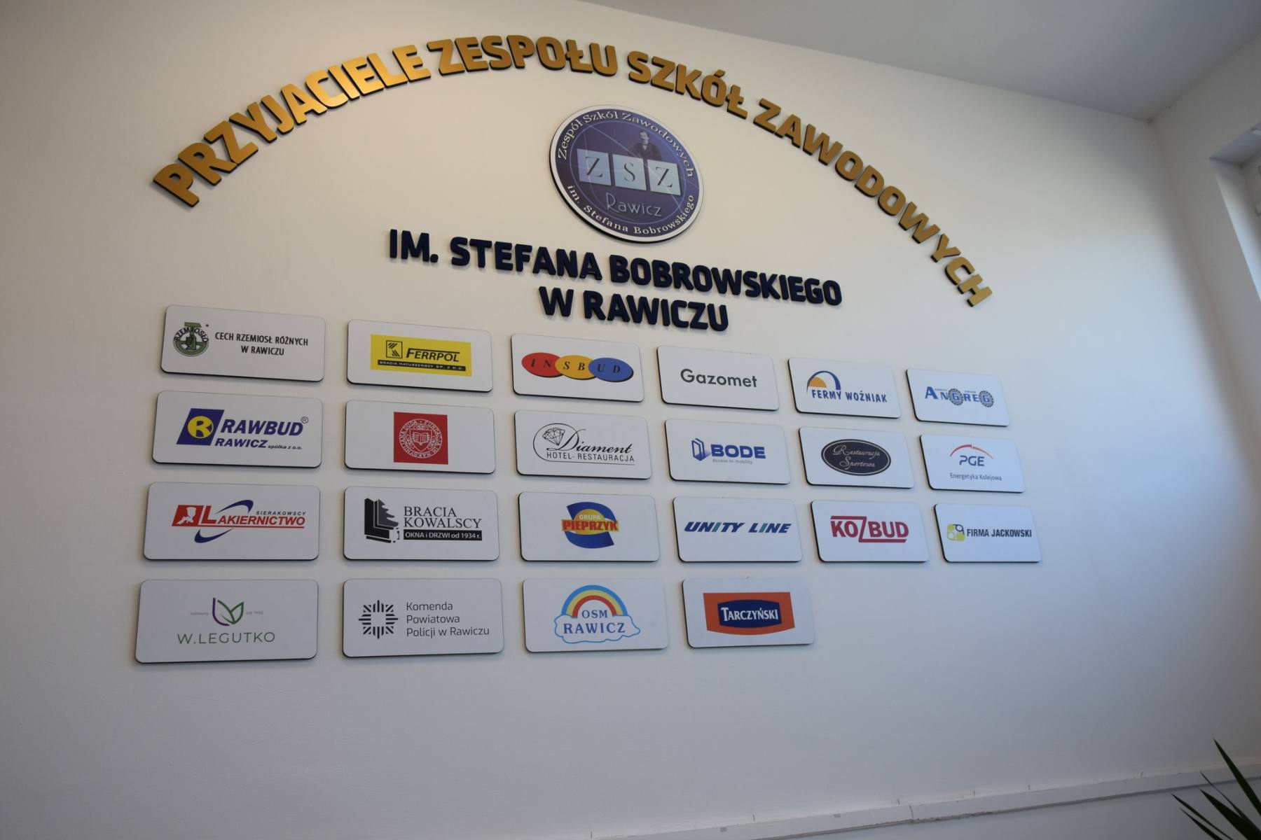 Przyjaciele szkoły na tabliczkach