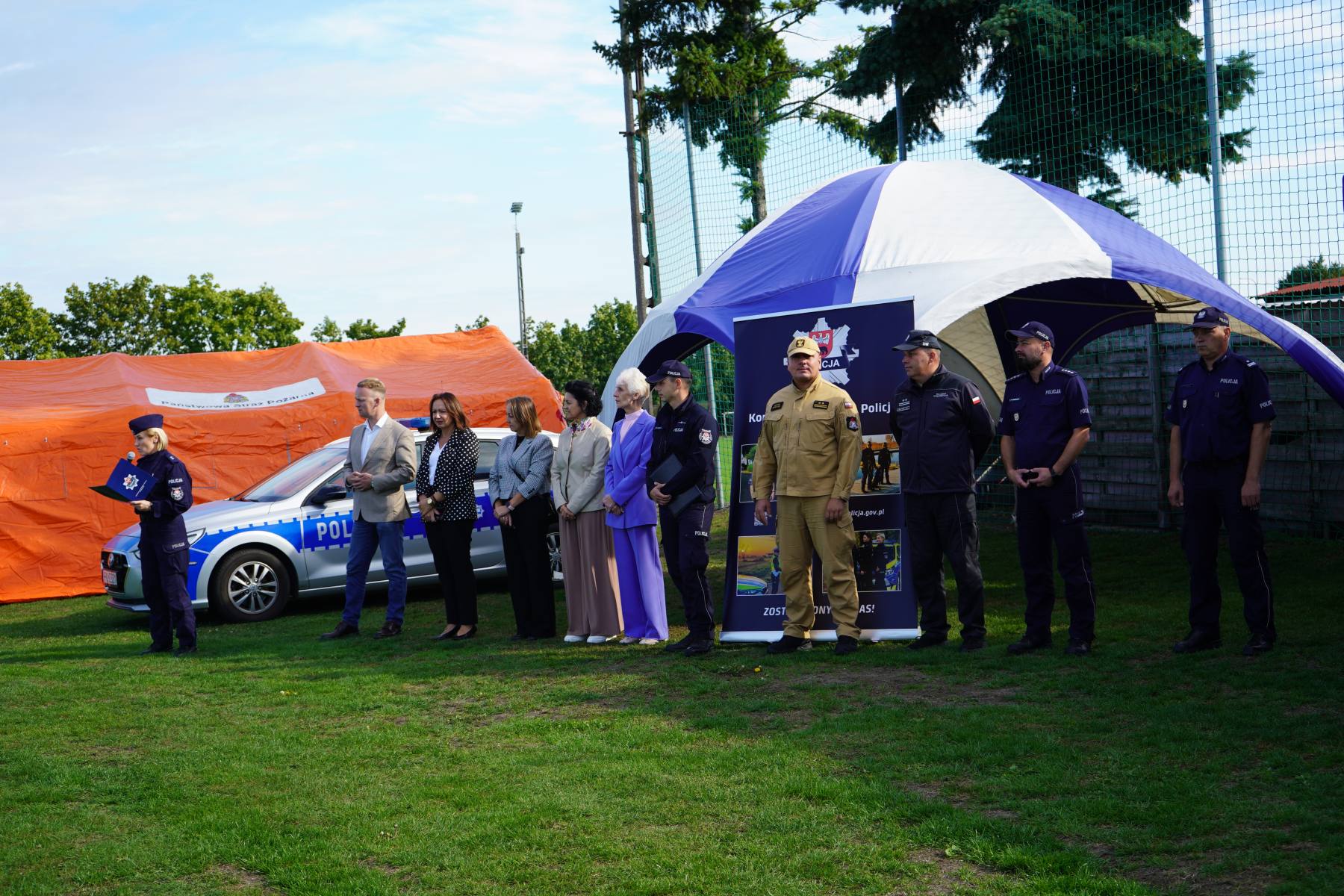 Udział uczniów podczas pikniku Służb Mundurowych