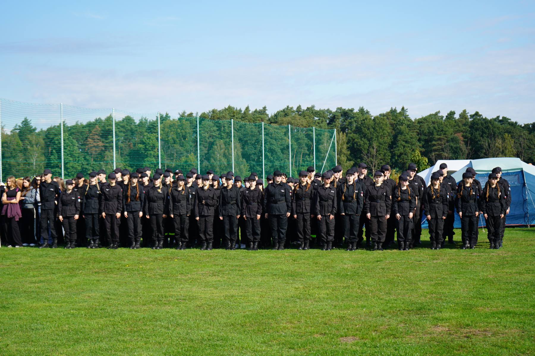 Udział uczniów podczas pikniku Służb Mundurowych