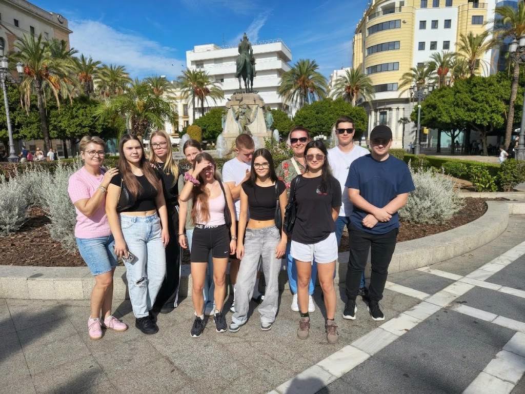 Ahoj, przygodo! ¡Hola, España! uczniowie wraz z opiekunami