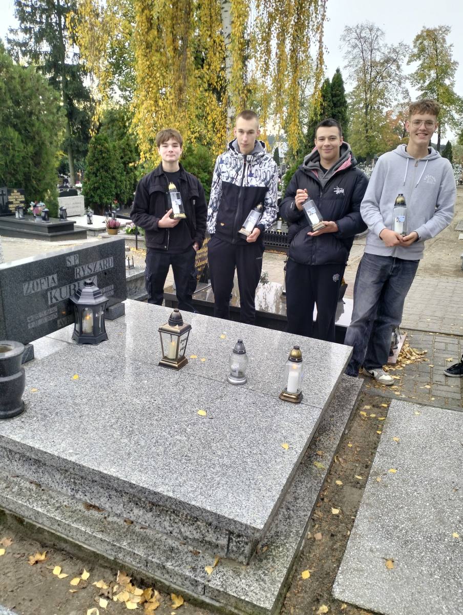 MŁODZIEŻ ZESPOŁU SZKÓŁ ZAWODOWYCH PAMIĘTA……