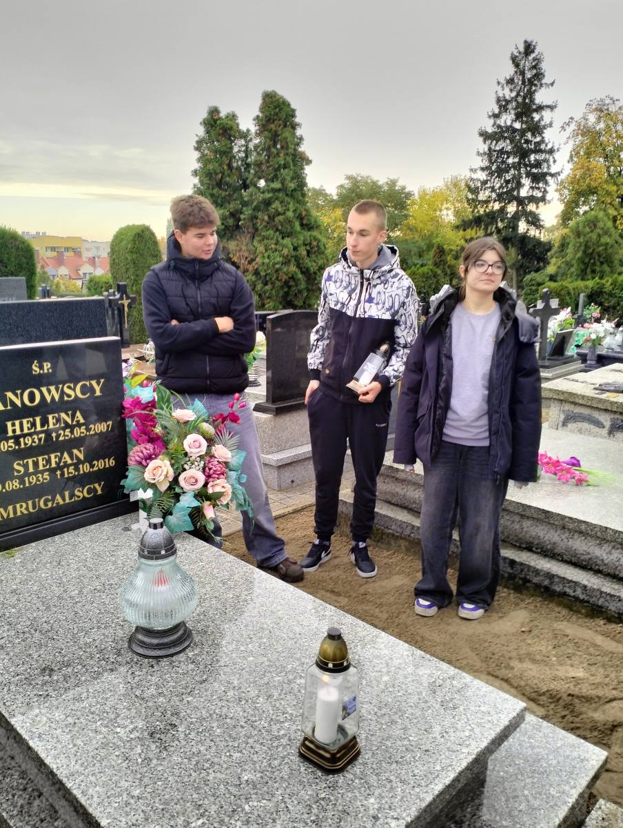 MŁODZIEŻ ZESPOŁU SZKÓŁ ZAWODOWYCH PAMIĘTA……