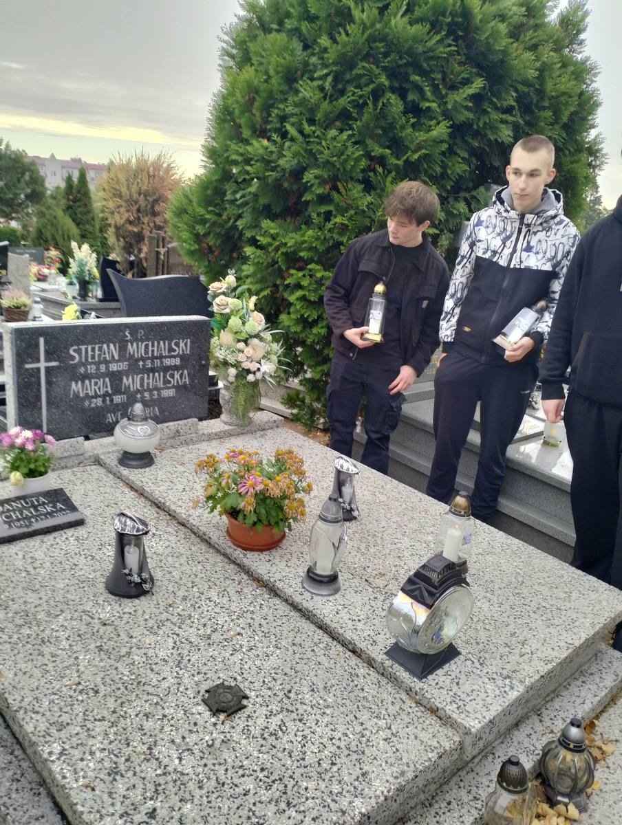 MŁODZIEŻ ZESPOŁU SZKÓŁ ZAWODOWYCH PAMIĘTA……