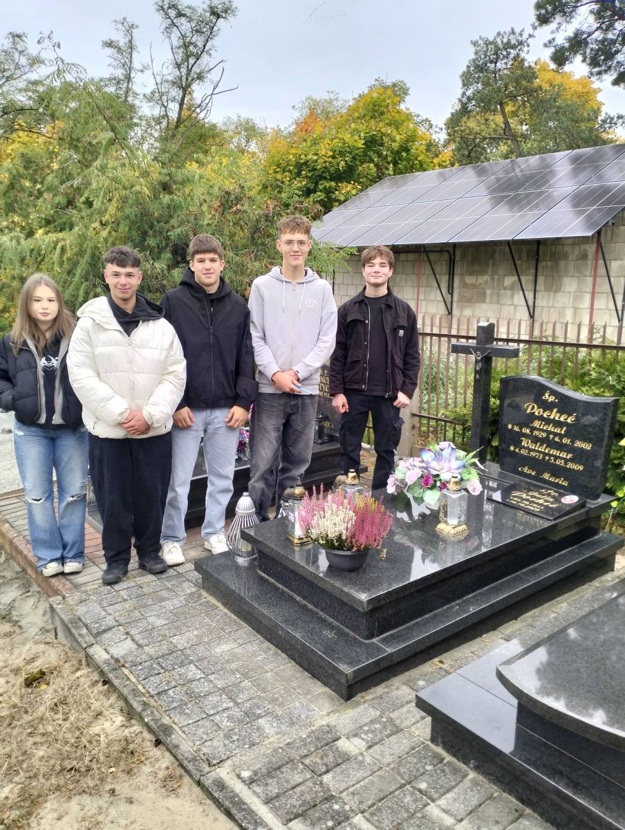 MŁODZIEŻ ZESPOŁU SZKÓŁ ZAWODOWYCH PAMIĘTA……