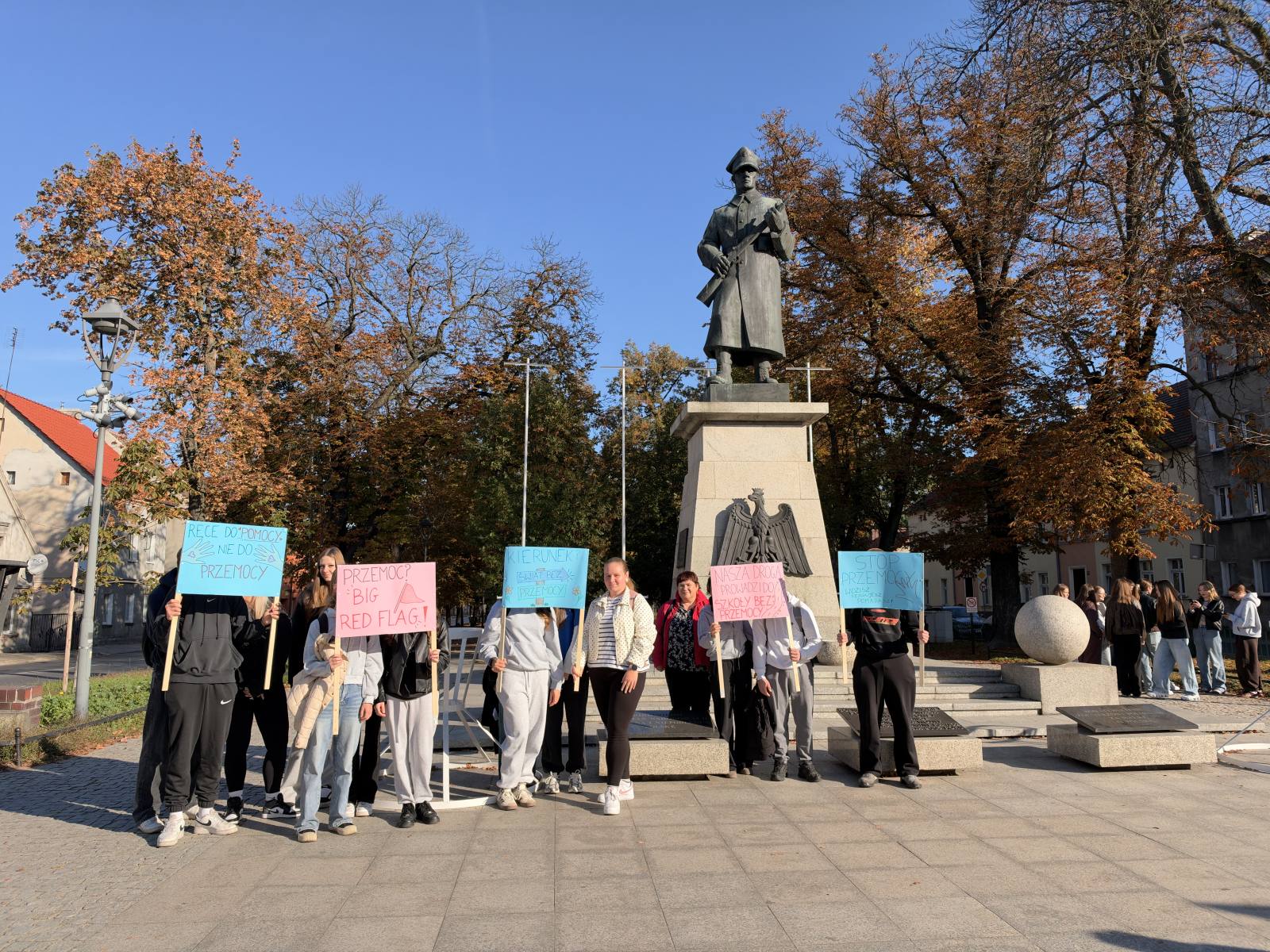 ZESPÓŁ SZKÓŁ ZAWODOWYCH PRZECIWKO PRZEMOCY